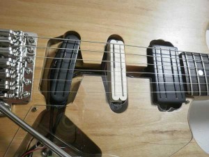 ギター　改造　モディファイ　ピックアップ交換　ディマジオ